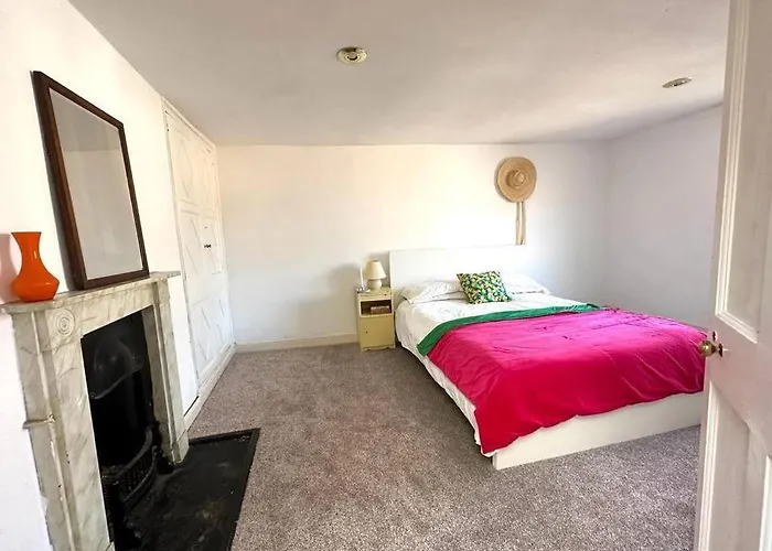 Large Georgian House In Heart Of Exeter