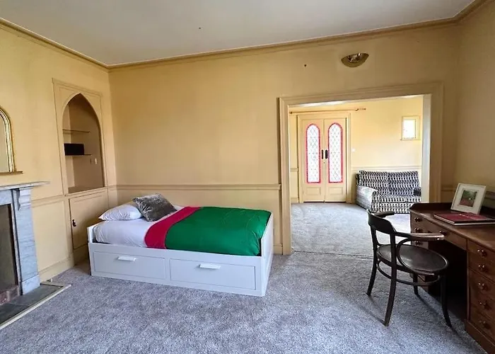 Large Georgian House In Heart Of Exeter